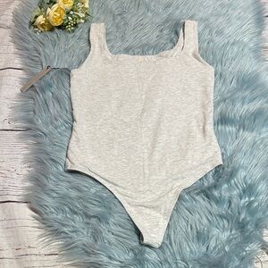 NWT Aritzia Babaton Heather Cloud White Soft Contour Bodysuit sz S